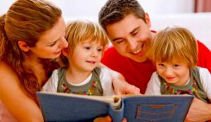 parents-reading-to-twins